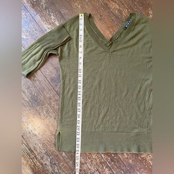 Poof NY Forest Green VNeck Sweater size SM - Picture 7 of 8